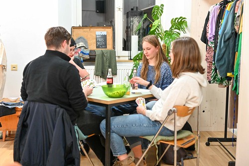 Im Februar fanden sich 16 Jugendliche aus allen Teilen vom Ländle im Marktplatz 4 zum Preisjassen ein. Und so duellierten sich ambitionierte Jasser:innen und Amateure in Vorarlbergs liebstem Kartenspiel.